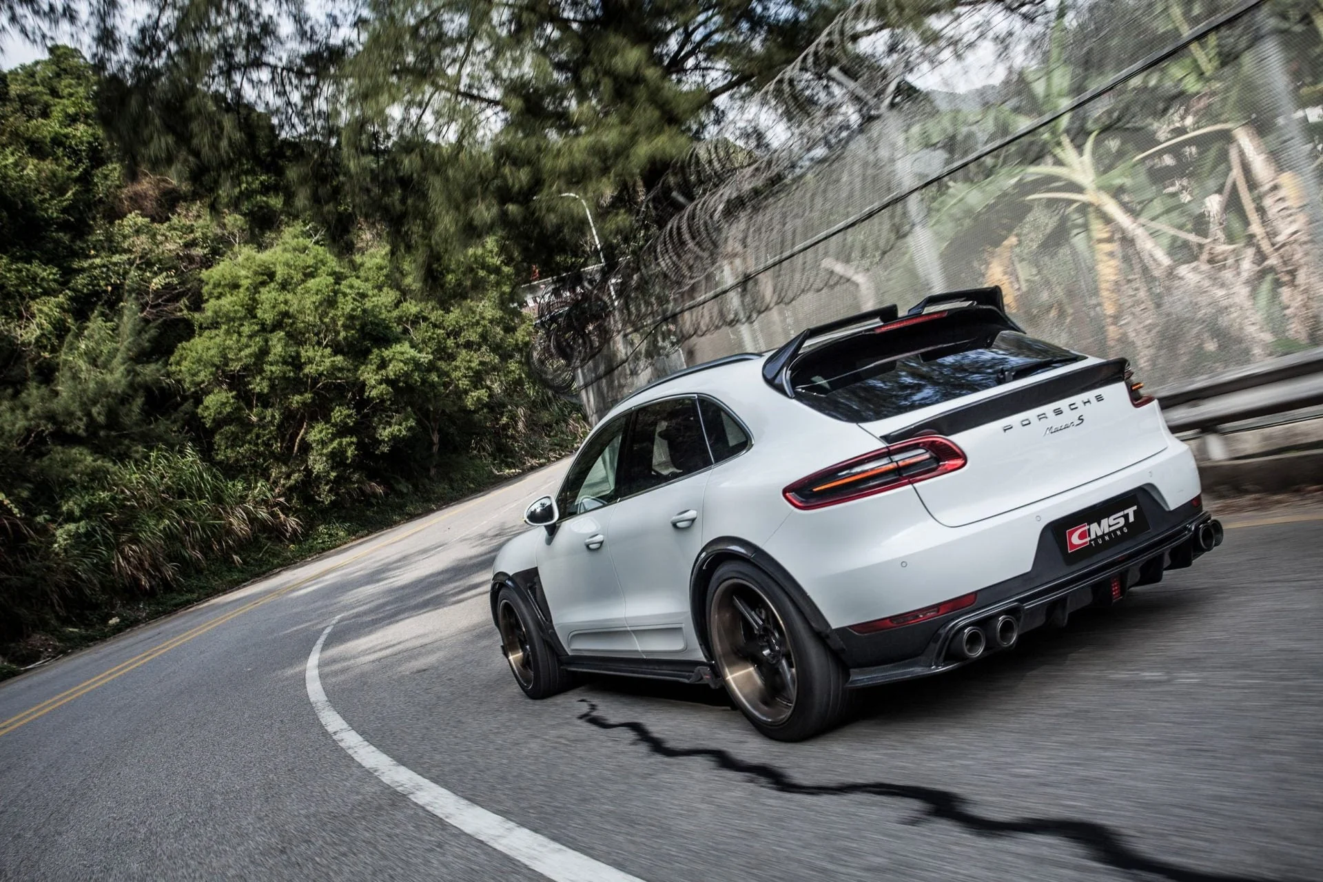 CMST Tuning Carbon Fiber Full Body Kit for Porsche Macan & Macan S 2014-2017 - Image 6