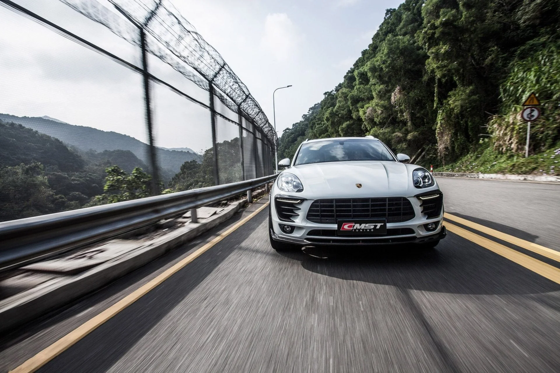 CMST Tuning Carbon Fiber Full Body Kit for Porsche Macan & Macan S 2014-2017 - Image 8