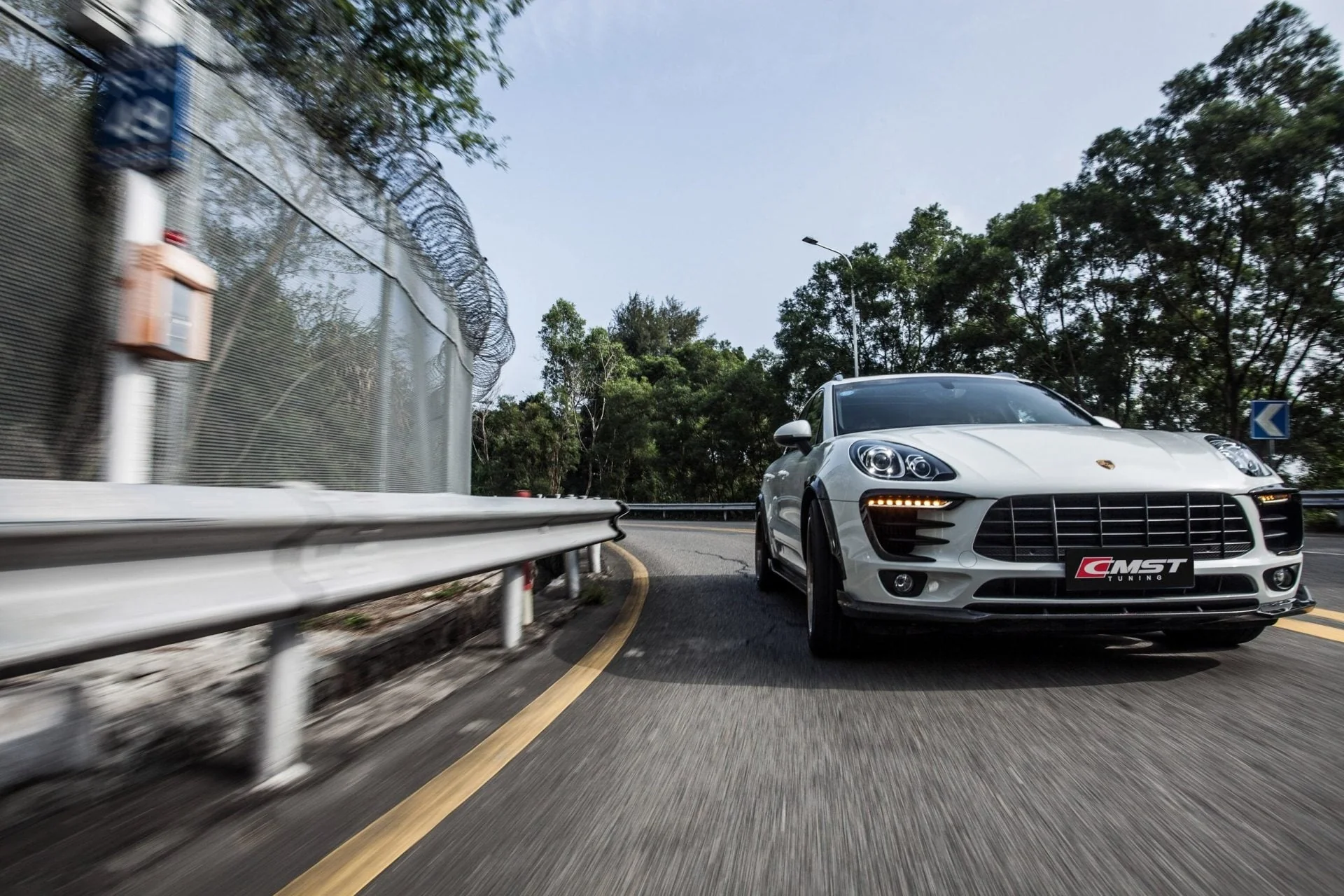 CMST Tuning Carbon Fiber Full Body Kit for Porsche Macan & Macan S 2014-2017 - Image 9