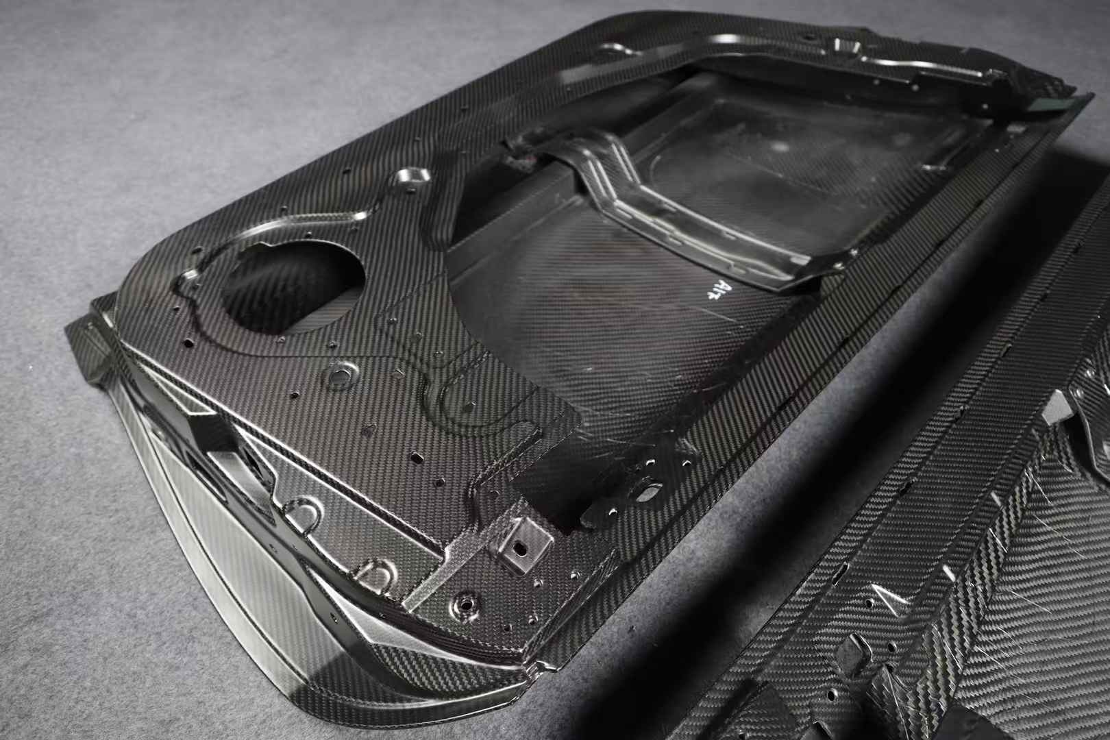Kid Louis Nissan GTR R35 Dry-Carbon Lightweight Replacement Doors (Pair) - Image 14