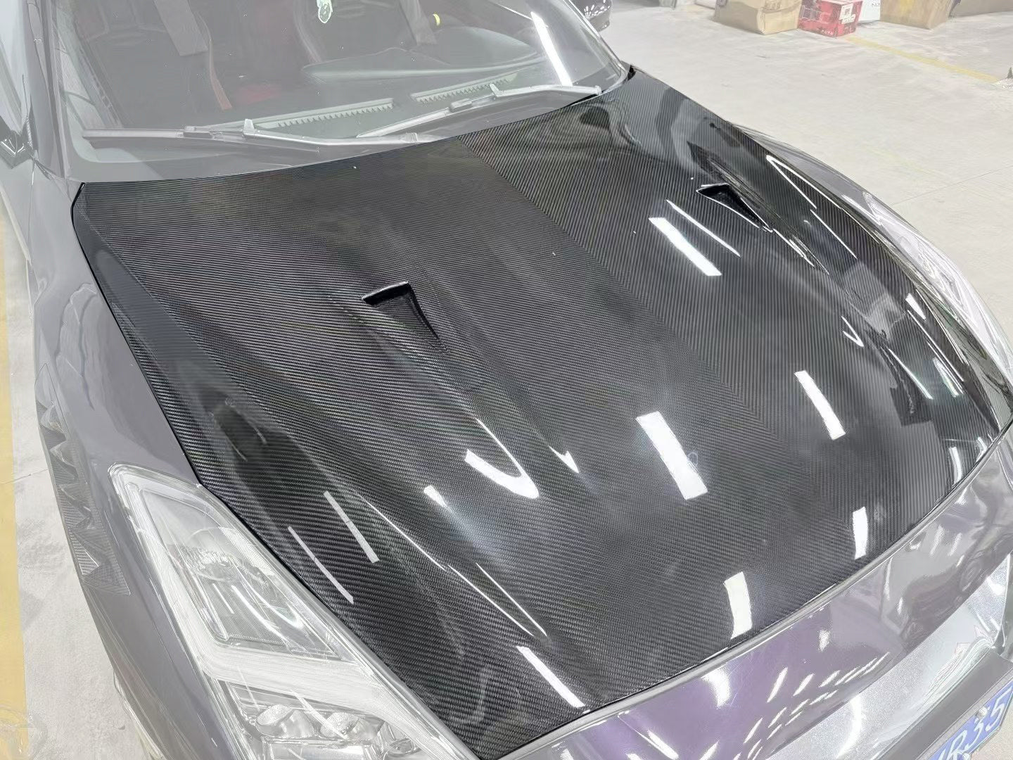 Nissan GTR Nismo Style 2017+ Prepreg / Dry-Carbon Bonnet