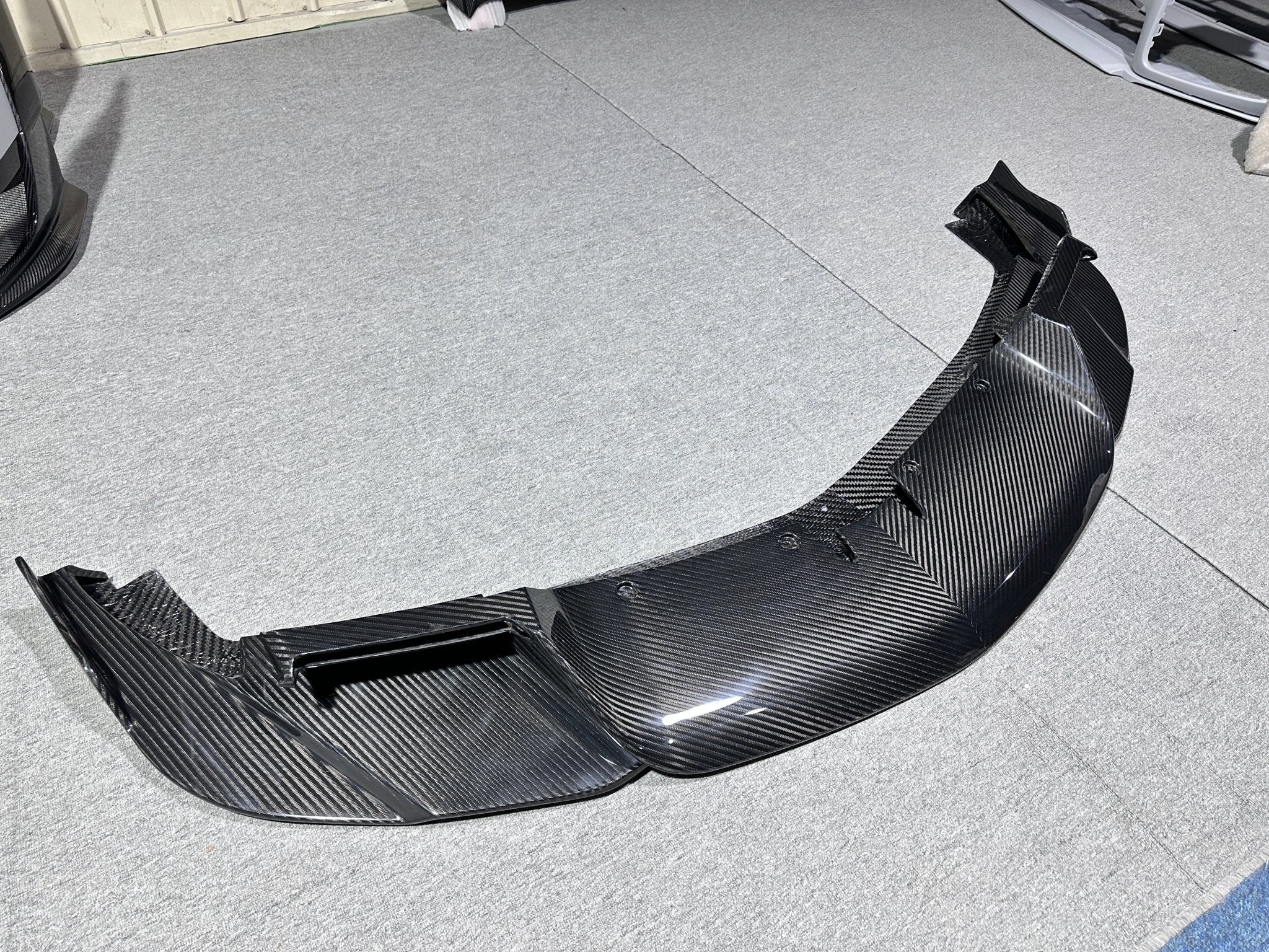 Pagani Huayra 2012–2018 OEM-Style Carbon Fibre Pacchetto Tempesta Front Lip - Image 5