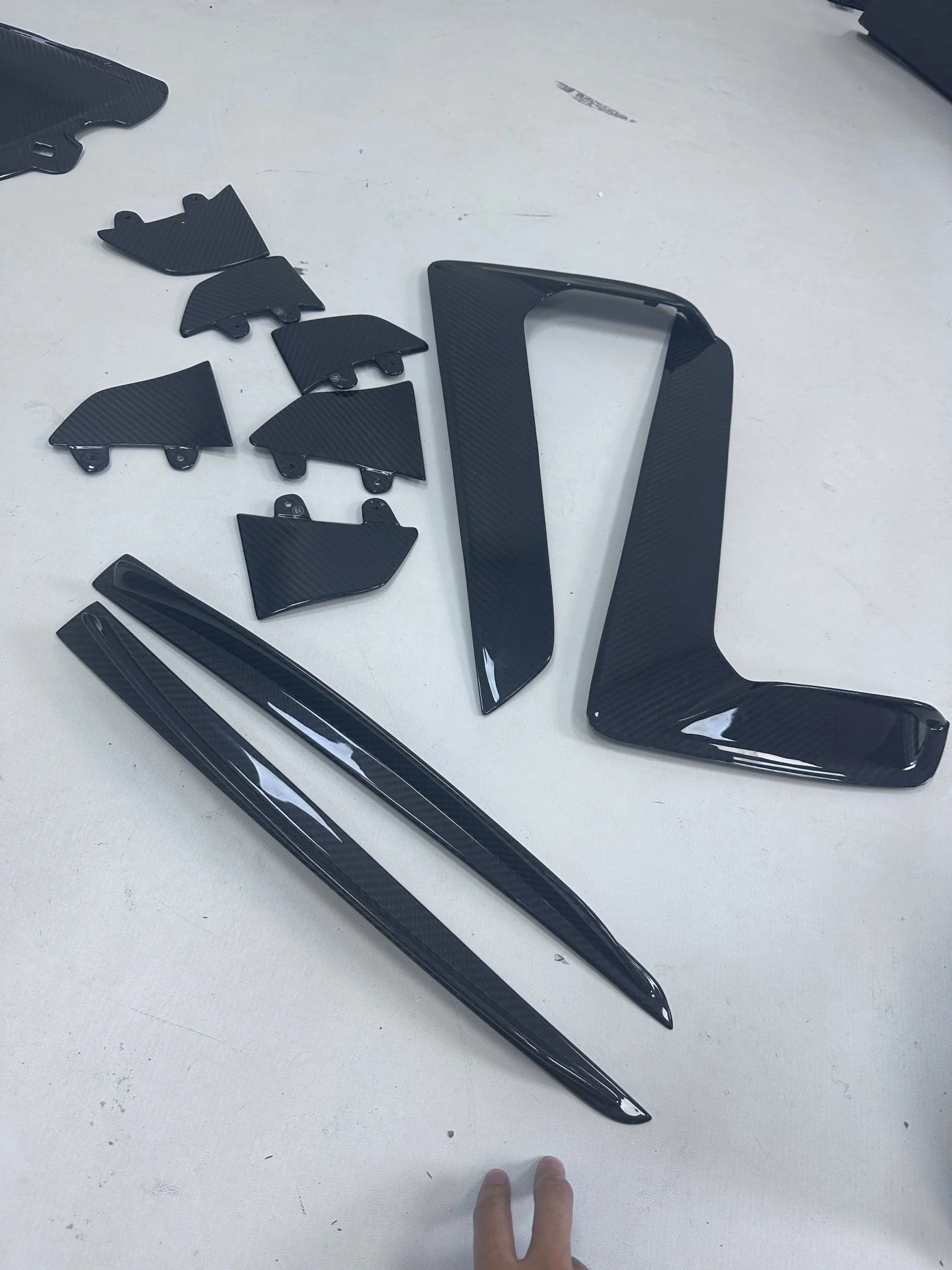 Porsche 992 GT3 RS Plastic OEM Dry-Carbon Replacement Kit - Image 12