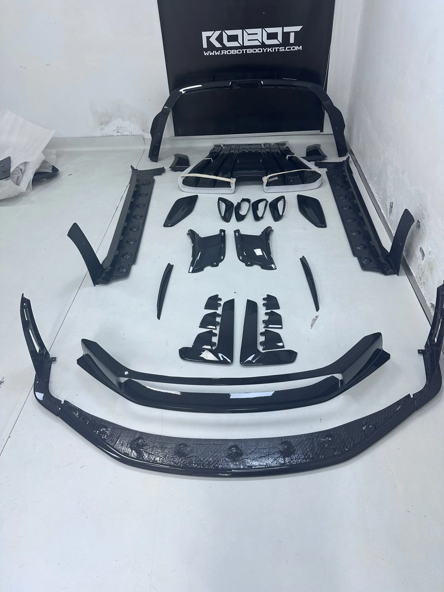 Porsche 992 GT3 RS Plastic OEM Dry-Carbon Replacement Kit - Image 13
