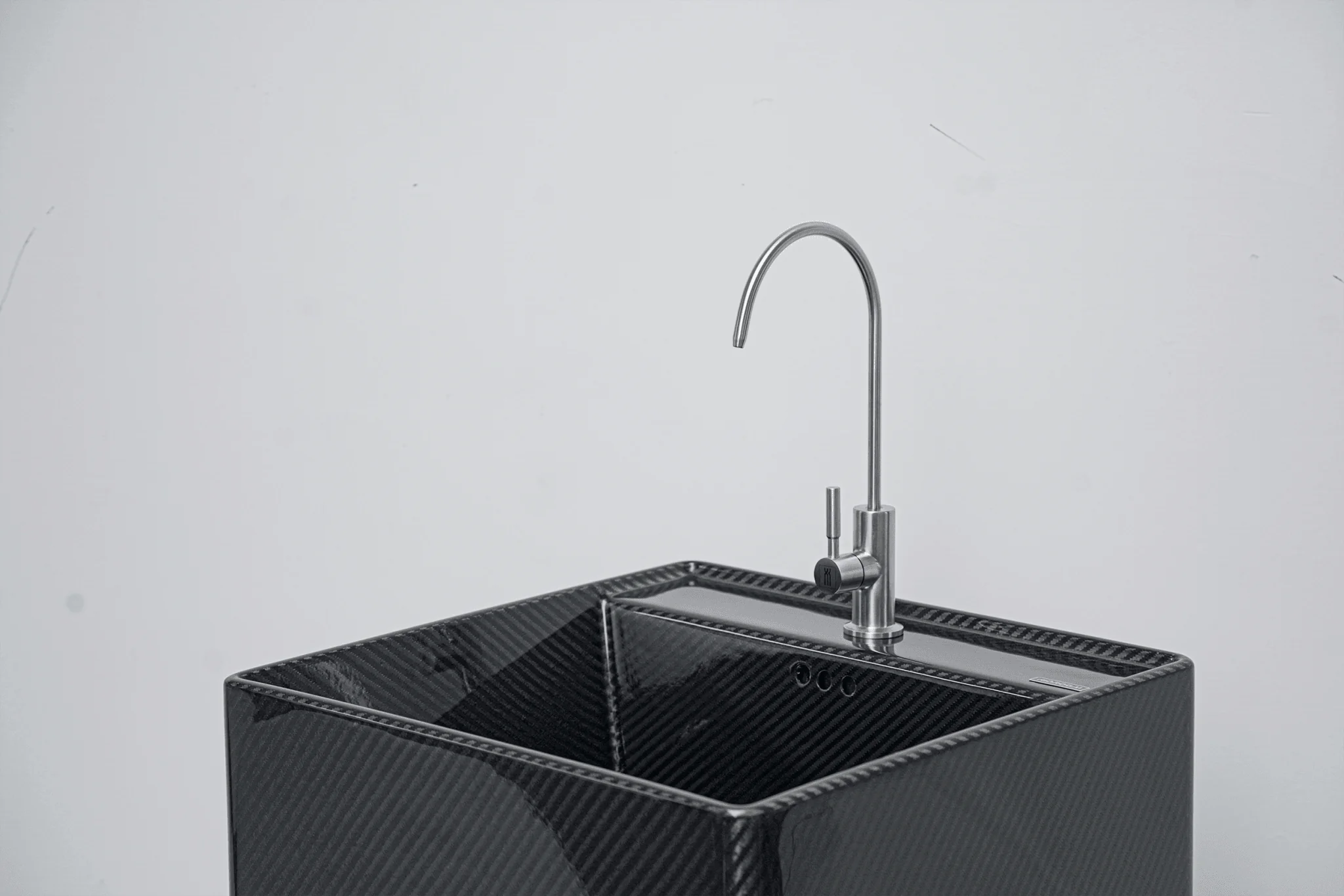 Robot Carbon Fibre Free Standing Wash Basin / Sink - Image 8