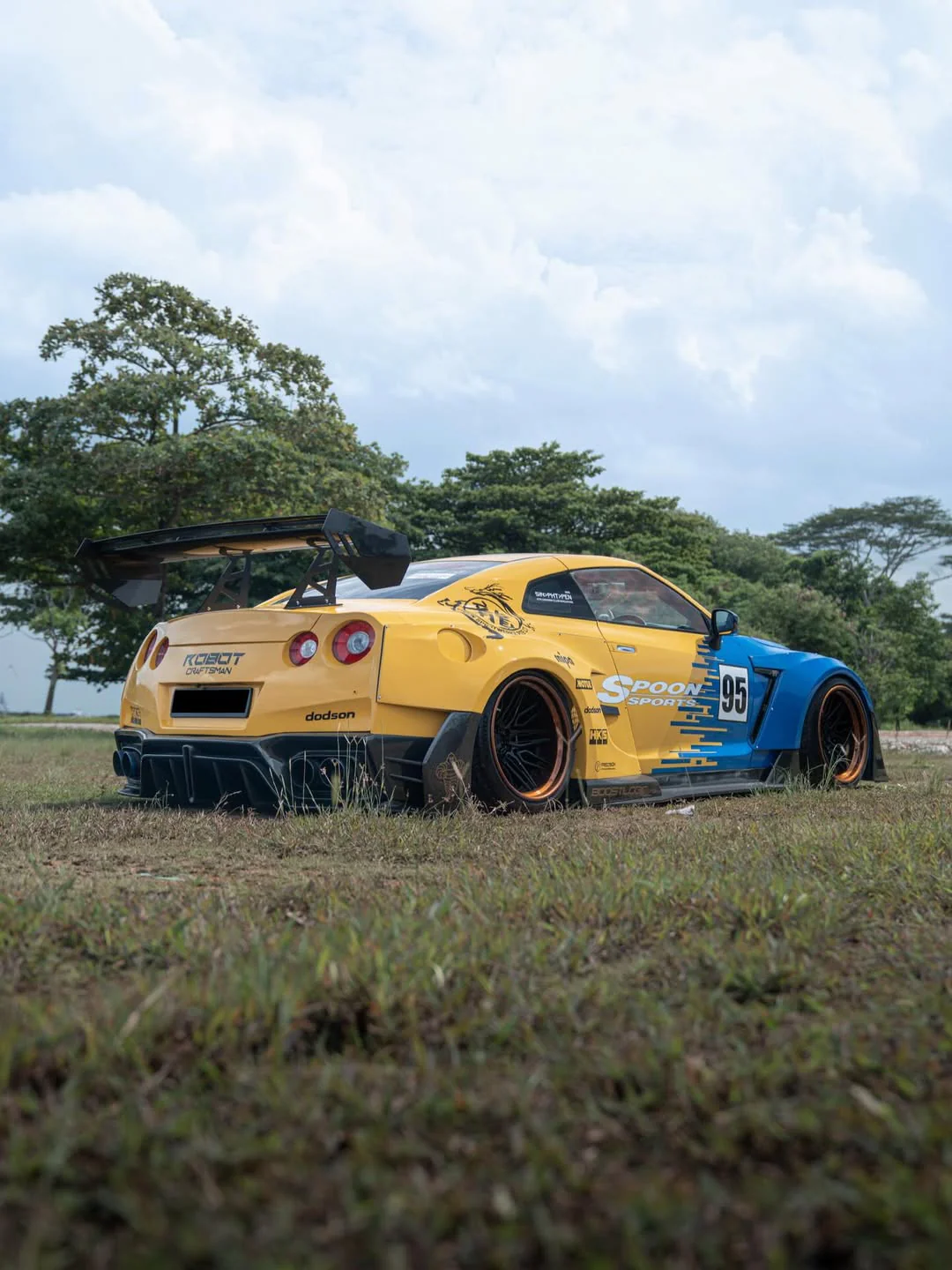Robot Craftsman Nissan GTR Body Kit R35 WIDEBODY Fibre Glass Reinforced Plastic Complete Body Kit (FRP) - Image 28