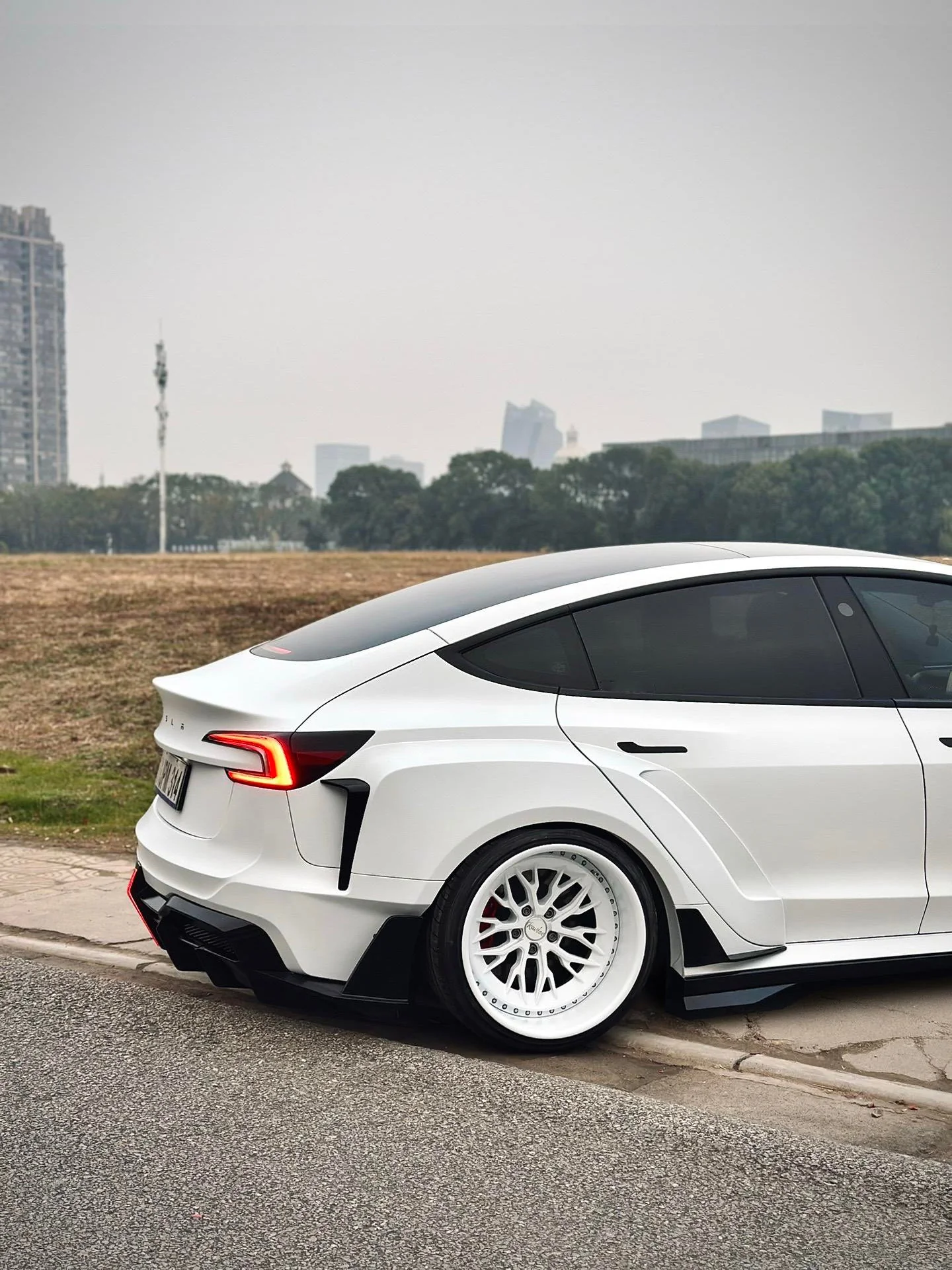 Robot Craftsman Tesla Model 3 Highland 2024+ “HACKER” Widebody FRP & Partial Carbon Full Kit - Image 13