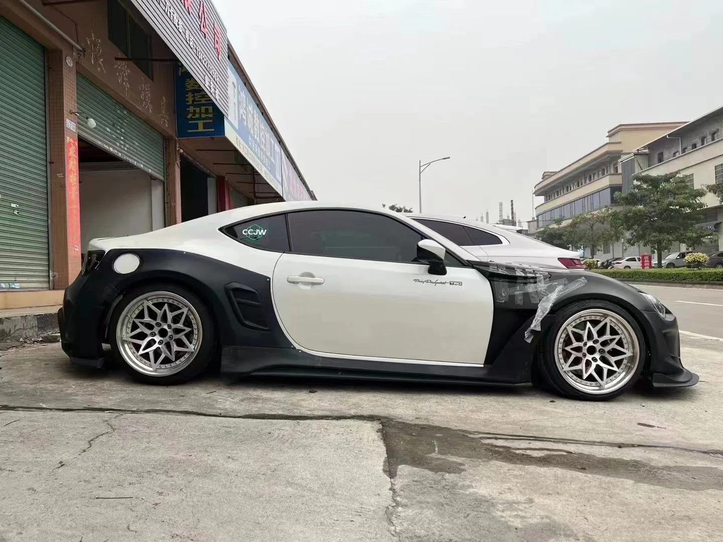 Robot Craftsman Toyota GT86 / BRZ / FRS Fibre Glass Reinforced Plastic Complete Body Kit (FRP) Fits Toyota GT86 / Subaru BRZ – First Gen (2012–2021) - Image 22