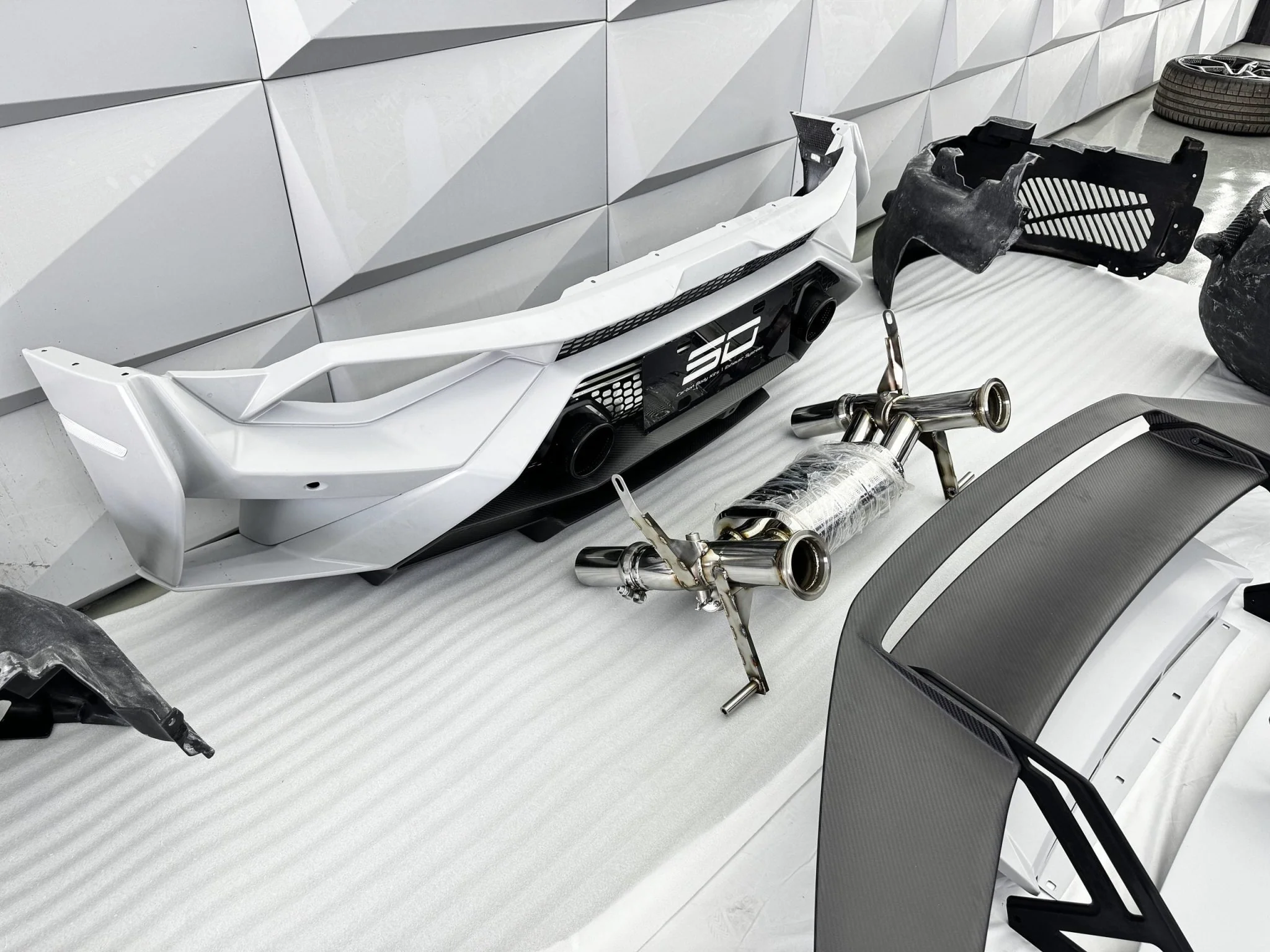 SD Dynamics Lamborghini Huracan to STO Conversion Dry-Carbon Full Body Kit - Image 20