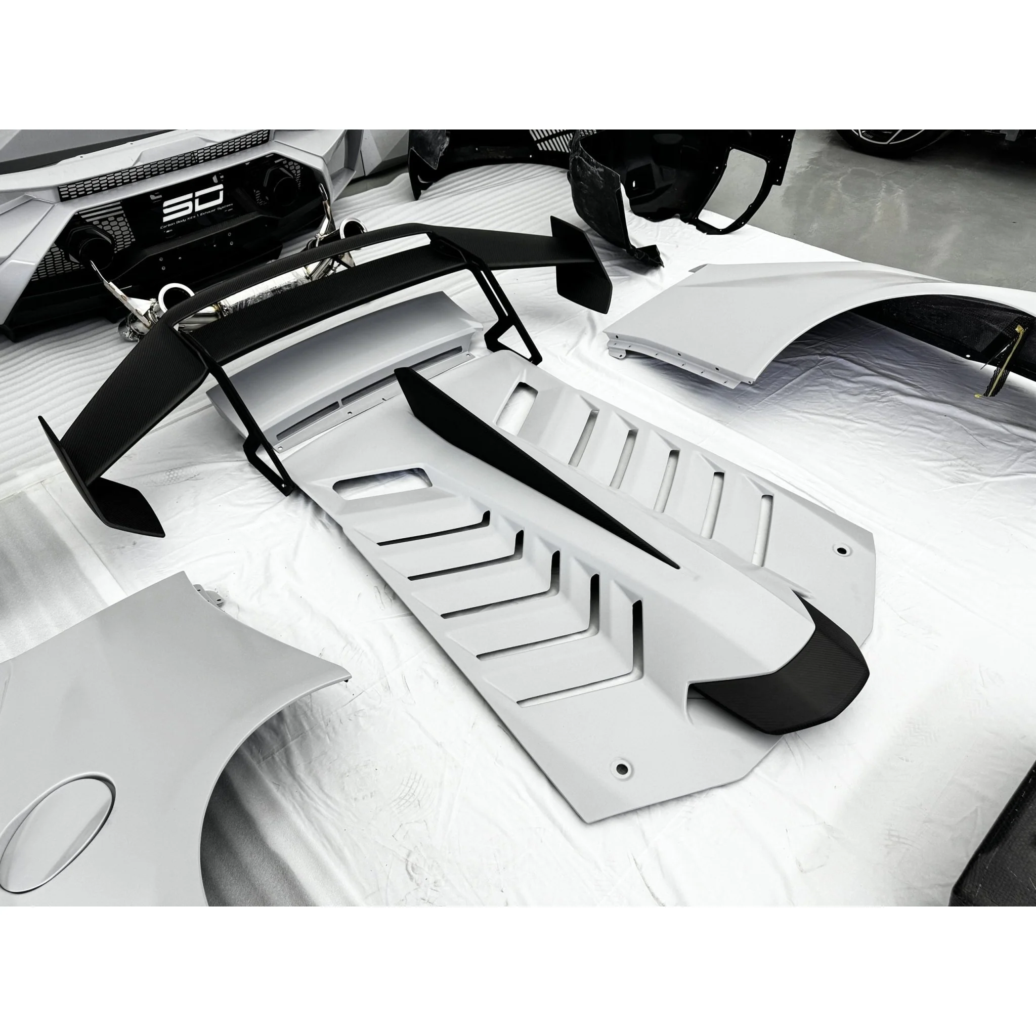 SD Dynamics Lamborghini Huracan to STO Conversion Dry-Carbon Full Body Kit - Image 21