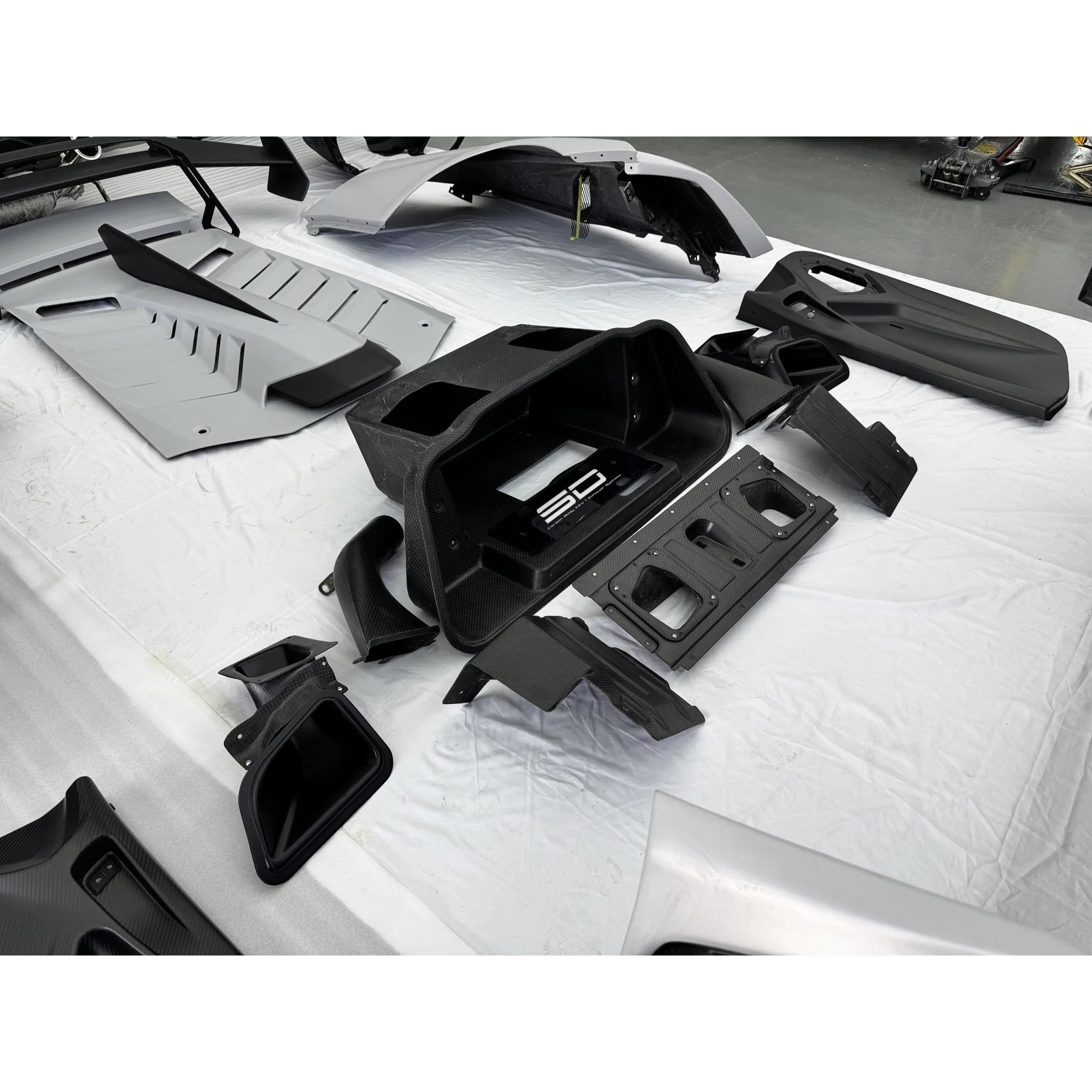 SD Dynamics Lamborghini Huracan to STO Conversion Dry-Carbon Full Body Kit - Image 27
