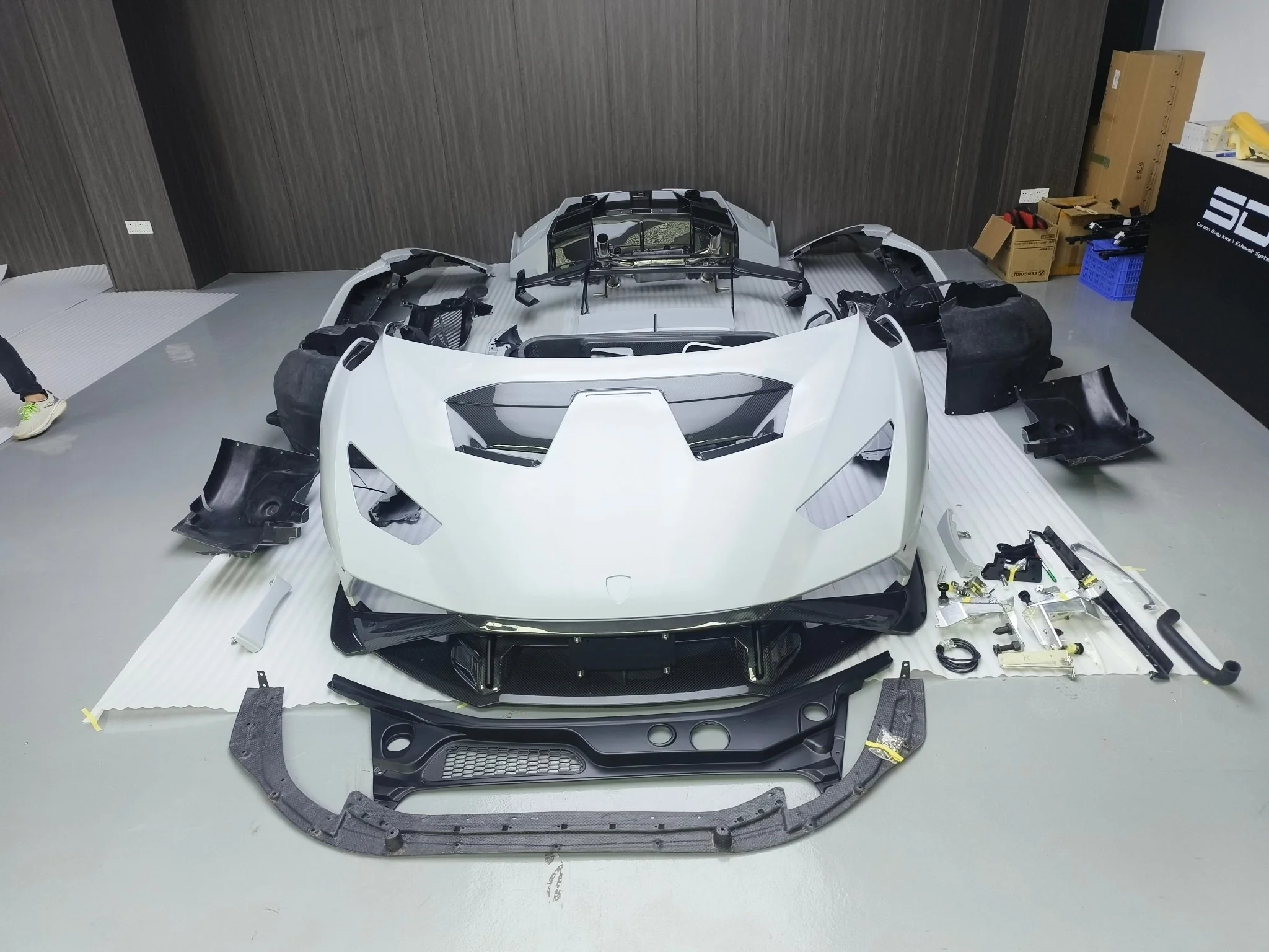 SD Dynamics Lamborghini Huracan to STO Conversion Dry-Carbon Full Body Kit - Image 3