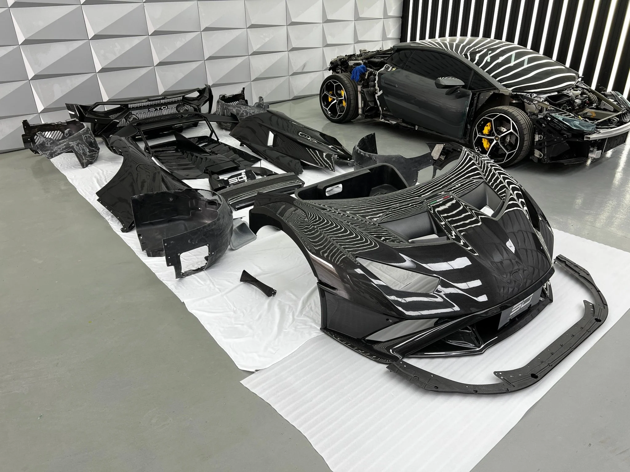 SD Dynamics Lamborghini Huracan to STO Conversion Dry-Carbon Full Body Kit - Image 43