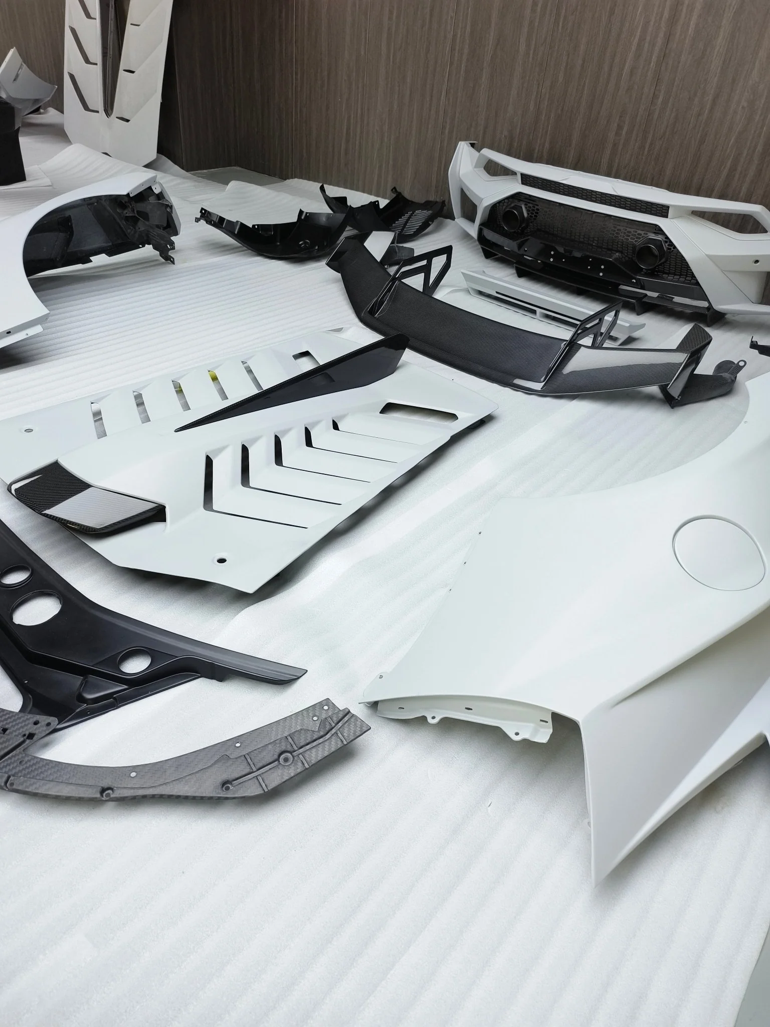 SD Dynamics Lamborghini Huracan to STO Conversion Dry-Carbon Full Body Kit - Image 6
