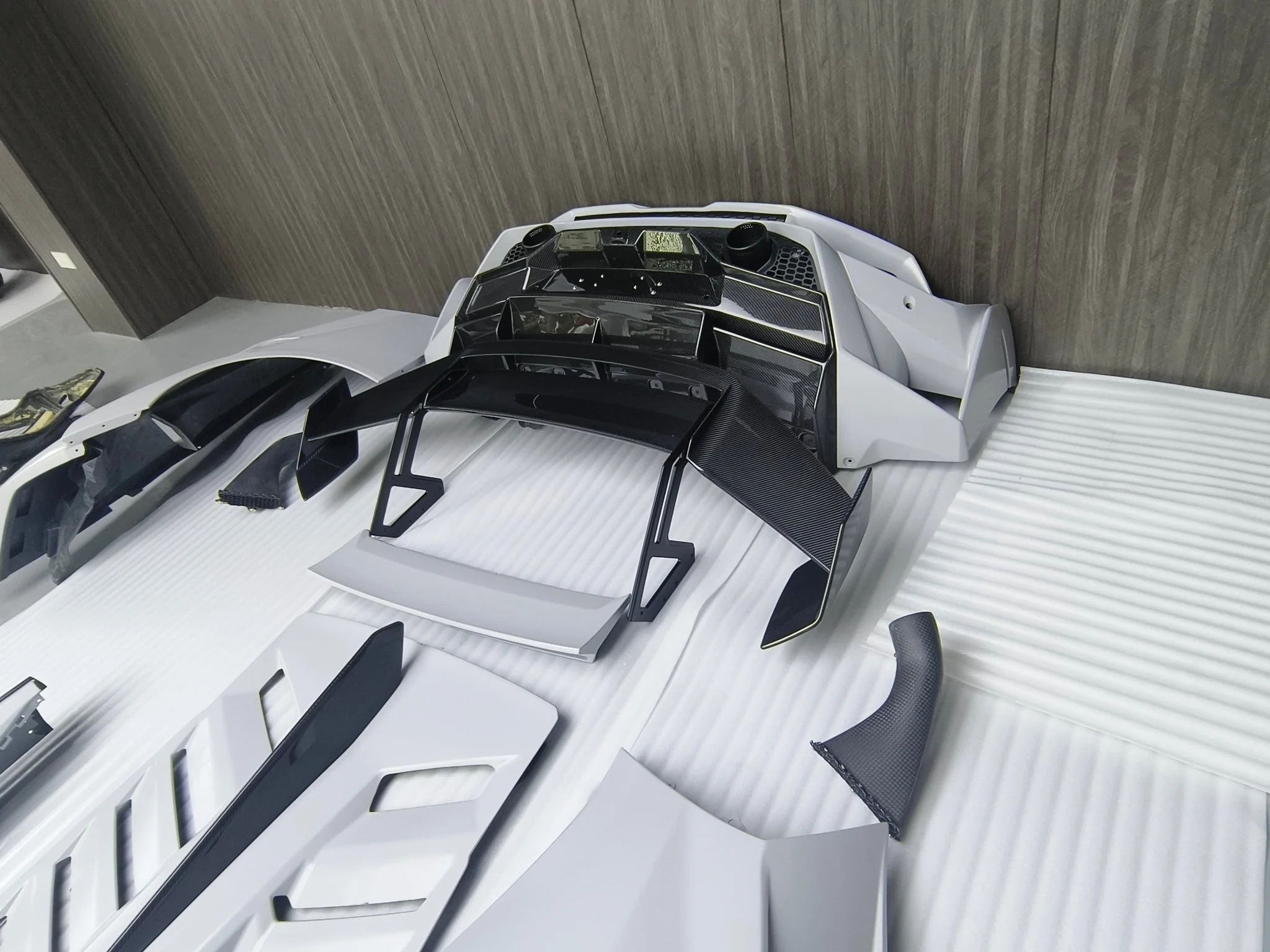 SD Dynamics Lamborghini Huracan to STO Conversion Dry-Carbon Full Body Kit - Image 8