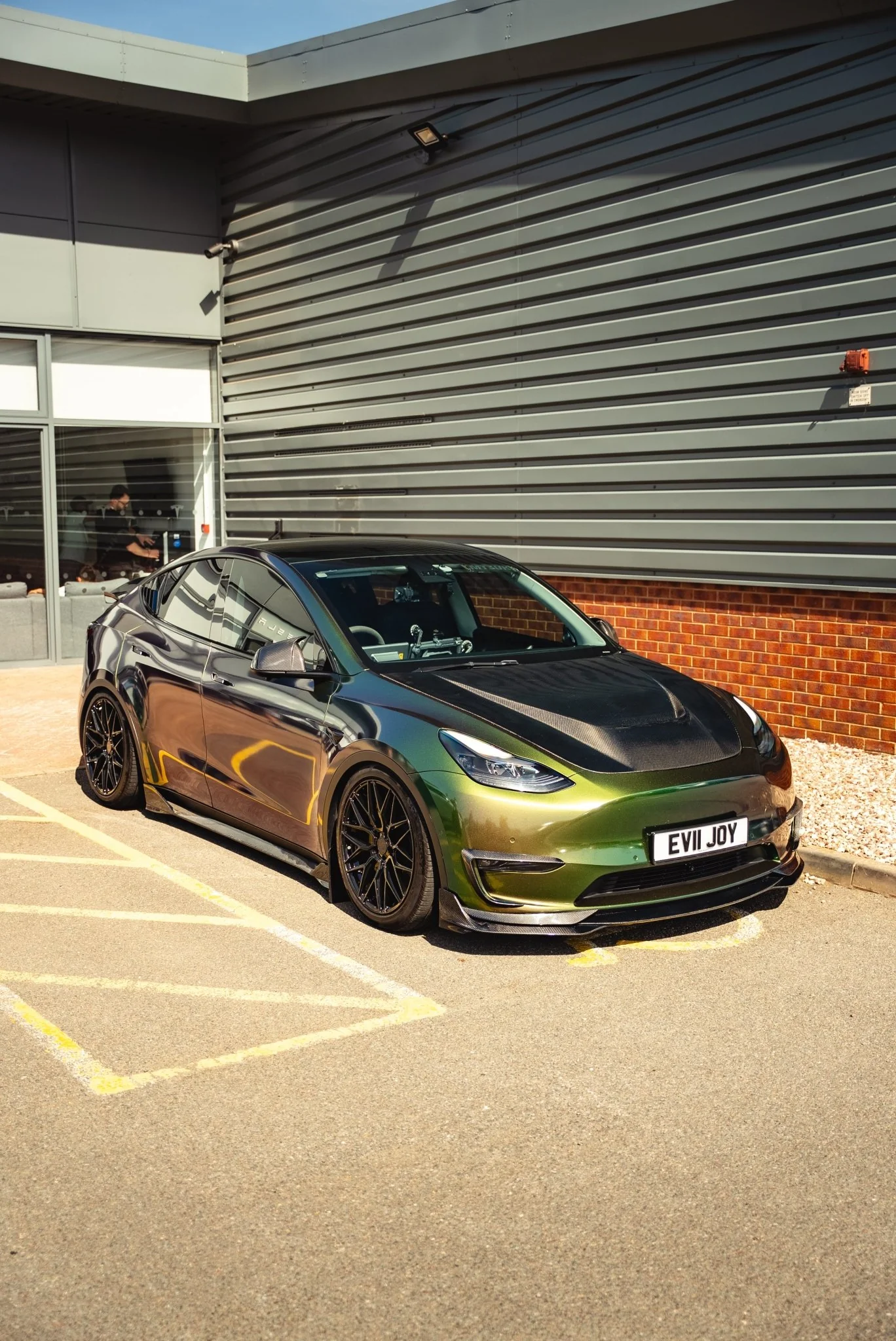 Robot Tesla Model Y Narrow Bodykit "Hidrogai" - Image 4