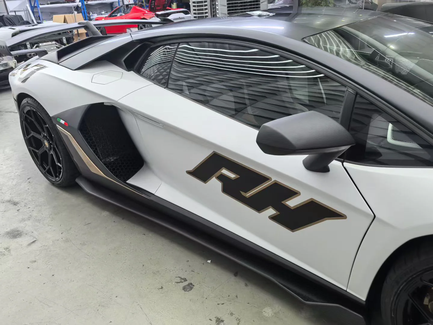 SD Dry Carbon Fibre Conversion Full Body Kit Conversion for Lamborghini Aventador LP700/720/740/750 Upgrade to SVJ Full Body Kit - Image 17