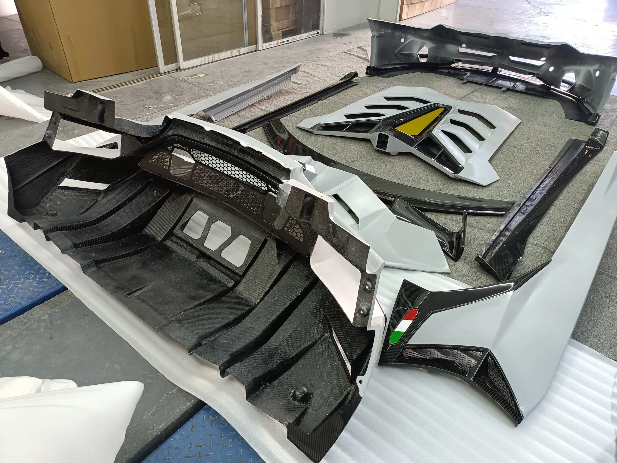 SD Dry Carbon Fibre Conversion Full Body Kit Conversion for Lamborghini Aventador LP700/720/740/750 Upgrade to SVJ Full Body Kit - Image 28