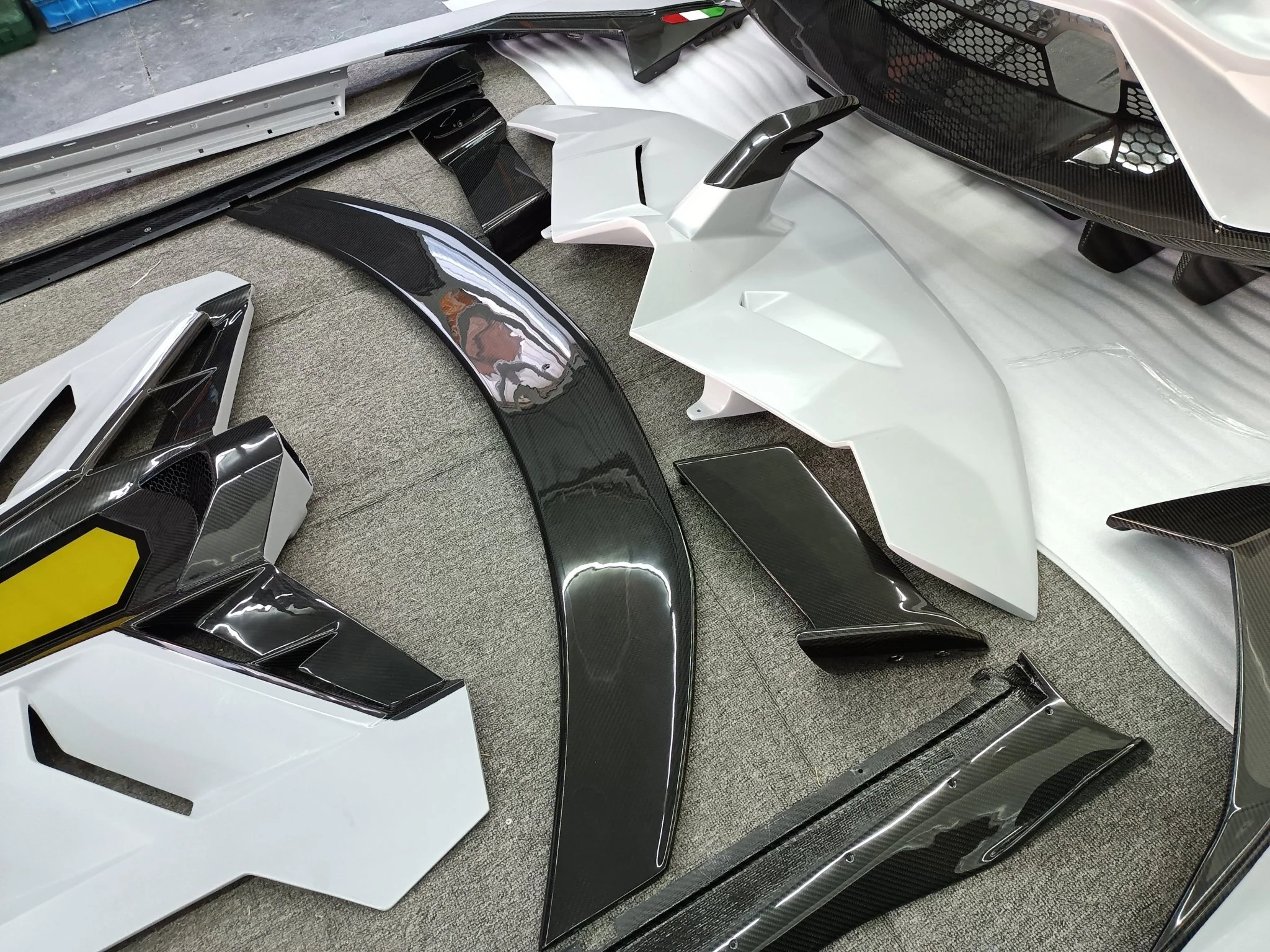 SD Dry Carbon Fibre Conversion Full Body Kit Conversion for Lamborghini Aventador LP700/720/740/750 Upgrade to SVJ Full Body Kit - Image 32