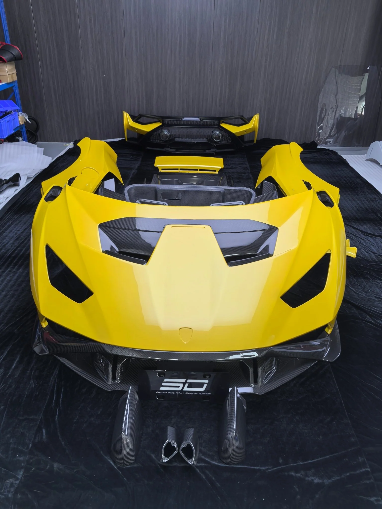 SD Lamborghini Huracan to STO Convertible/Spyder Conversion Dry-Carbon Full Body Kit - Image 3