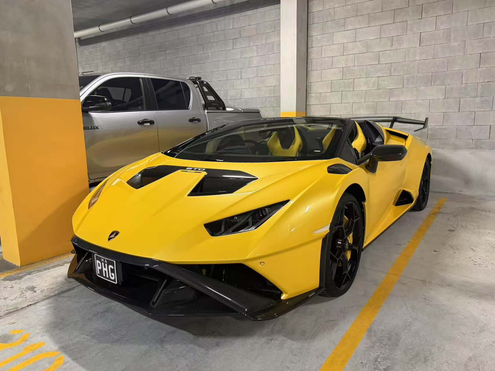 SD Lamborghini Huracan to STO Convertible/Spyder Conversion Dry-Carbon Full Body Kit - Image 7